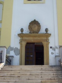 Dubicko-vstupní portál se schodištěm do kostela-Foto:Ulrych Mir.