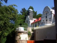 Radvanov-zámek-jižní průčelí s věží a terasou-Foto:Ulrych Mir.