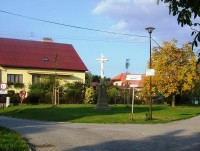 Bukovany-kříž na křižovatce ulic ke kostelu a chatové osadě-Foto:Ulrych Mir.