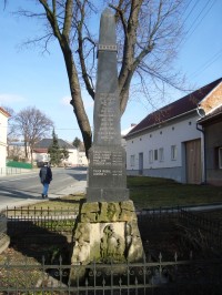 Droždín-pomník obětem světových válek z r.1925 na Gagarinově ulici-Foto:Ulrych Mir.