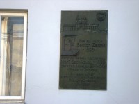 Droždín-Gagarinova ulice-pamětní deska na domě Zedníkových, popravených v březnu 1945 na Pankráci-Foto:Ulrych Mir.