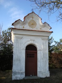 Droždín-kaplička z 18.stol. u polní cesty na Svatý Kopeček-průčelí-Foto:Ulrych Mir.