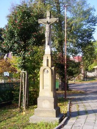 Droždín-kříž z r.1870 u hřiště před školou-Foto:Ulrych Mir.
