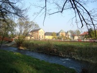 Velká Bystřice-zámek a pivovar(penzion) a řeka Bystřice ze zámeckého parku-Foto:Ulrych Mir.