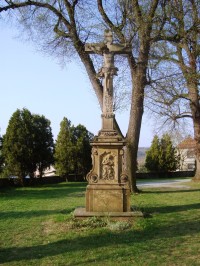 Velká Bystřice-kříž v parku u kostela-Foto:Ulrych Mir.