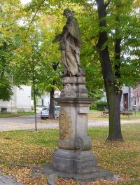 Chvalkovice-Selské náměstí-socha sv.Jana Nepomuckého z r.1759-Foto:Ulrych Mir.
