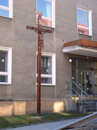 Svatý Kopeček-dřevěný kříž u vjezdu do obce před MŠ a ZŠ logopedická Olomouc-Foto:Ulrych Mir.