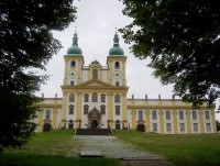 Svatý Kopeček-basilika minor Navštívení Panny Marie-průčelí z konce aleje s křížovou cestou-Foto:Ulrych Mir.