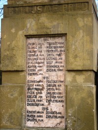 Holice-náves Svobody-pomník obětem světových válek-pamětní deska se jmény obětí v I.světové válce-Foto:Ulrych Mir.