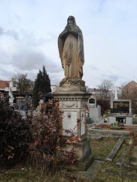 Holice-nový hřbitov-náhrobek Františka Musila s Pannou Marií-Foto:Ulrych Mir.
