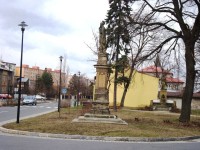 Holice-náves Svobody-socha sv.Floriána s pomníkem obětem světových válek-Foto:Ulrych Mir.