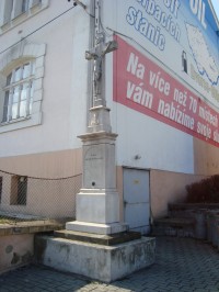 Dvorce-kříž u bývalého okresního soudu-Foto:Ulrych Mir.