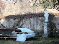 Dvorce-socha Panny Marie ve farské zahradě-Foto:Ulrych Mir.