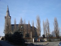 Dvorce-kostel sv.Jilji s farou z náměstí-Foto:Ulrych Mir.