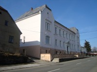 Dvorce-budova bývalého okresního soudu, nyní část ZŠ-Foto:Ulrych Mir.