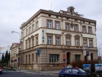 Nová Ulice-Litovelská ulice-budova pošty se znakem města Nová Ulice nedaleko nádraží Olomouc-město-Foto:Ulrych Mir.