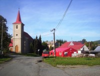 Hlubočky-Posluchov-kaple Nejsvětější Trojice z let 1891-92 a hostinec Barandov-Foto:Ulrych Mir.