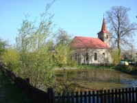 Hlubočky-Posluchov-kaple Nejsvětější Trojice z let 1891-92 a rybník-Foto:Ulrych Mir.