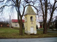 Lošov-náves s kaplí se zvonicí z r.1862 ve směru na Svatý Kopeček-Foto:Ulrych Mir.