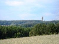 Lošov-telekomunikační věž z r.1979 a Radíkov od hvězdárny-Foto:Ulrych Mir.