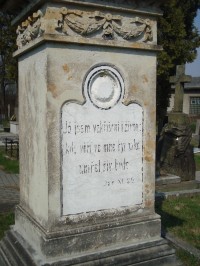 Černoví-Na Vlčinci-hřbitov s centrálním křížem z r.1896-detail podstavce-Foto:Ulrych Mir.