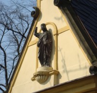 Černovír-Na Vlčinci-hrobka ve tvaru kapličky-detail-Foto:Ulrych Mir.