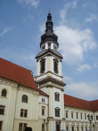 Klášterní Hradisko-hlavní klášterní věž na prvním nádvoří-Foto:Ulrych Mir.