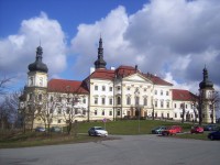 Klášterní Hradisko-klášter z parkoviště-Foto:Ulrych Mir.