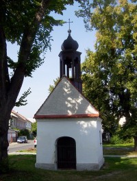 Neředín-náves na Neředínské ulici s kaplí Panny Marie Loretánské z r.1771-Foto:Ulrych Mir.