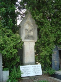 Neředín-Ústřední hřbitov-náhrobky ve tvaru božích muk-Foto:Ulrych Mir.