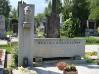 Neředín-Ústřední hřbitov-rodina akademického sochaře Rudolfa Doležala-Foto:Ulrych Mir.