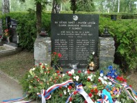 Neředín-Ústřední hřbitov-Pomník letců Hanáckého aeroklubu v Olomouci, padlým v II.světové válce-Foto:Ulrych Mir.