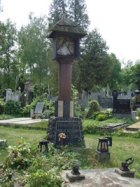 Neředín-Ústřední hřbitov-náhrobek ve tvaru božích muk-Foto:Ulrych Mir.