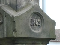 Nedvězí-parčík na začátku obce se smírčím křížem, kamenným křížem z r.1869 a pomníkem obětem I.světové války-detail kříže-Foto:Ulrych Mir.