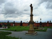 Nedvězí-kříž z r.1850 na hřbitově před obcí-Foto:Ulrych Mir.
