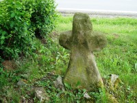 Nedvězí-parčík na začátku obce se smírčím křížem, kamenným křížem z r.1869 a pomníkem obětem I.světové války-Foto:Ulrych Mir.