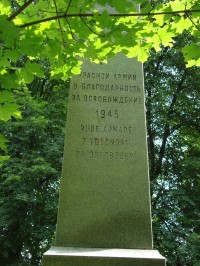 Nemilany-park na Lidické ulici-pomník obětem obou světových válek-detail-Foto:Ulrych Mir.