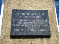 Slavonín-Zolova ulice-ZŠ s pamětní deskou obětí II.světové války-Foto:Ulrych Mir.