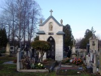 Nové Sady-Dolní Novosadská ulice-hřbitov s novogotickou hrobkou-Foto:Ulrych Mir.