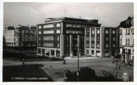 Olomouc-náměstí Národních hrdinů-budova bývalé nemocenské pojišťovny z r.1931 s mostem přes Mlýnskou strouhu-sbírka:Ulrych Mir.