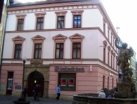 Olomouc-ulice 28.října-Merkurova kašna a dům s renesančním portálem-Foto:Ulrych Mir.