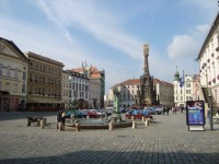 Olomouc-Horní náměstí-sloup Nejsvětější Trojice a Arionova kašna-Foto:Ulrych Mir.