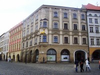 Olomouc-Horní náměstí-dům č.16, U zlatého jelena ze 16.stol.-Foto:Ulrych Mir.