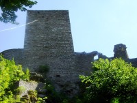 Choustník-hrad-hlavní hranolová věž od severu-Foto:Ulrych Mir.