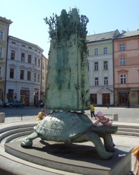 Olomouc-Horní náměstí-Ariónova kašna z r.2002 od I.Theimera-detail-Foto:Ulrych Mir.