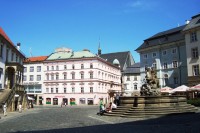Olomouc-Horní náměstí-Caesarova kašna z r.1725 a bývalý Ditrichštejnský palác-Foto:Ulrych Mir.