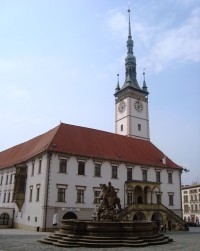 Olomouc-Horní náměstí-Caesarova kašna z r.1725 a radnice-Foto:Ulrych Mir.