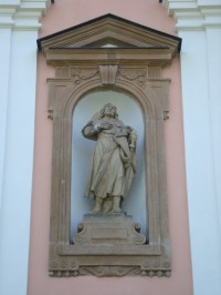 Poutní místo Stará Voda u Libavé-socha sv.Jakuba na průčelí kostela-Foto:Ulrych Mir.
