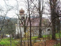Domašov nad Bystřicí-barokní kostel sv.Anny z ulice na hřbitov-Foto:Ulrych Mir.