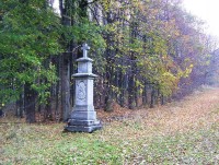 Kříž na začátku lesa za Domašovem směrem k Jívové-Foto:Ulrych Mir.